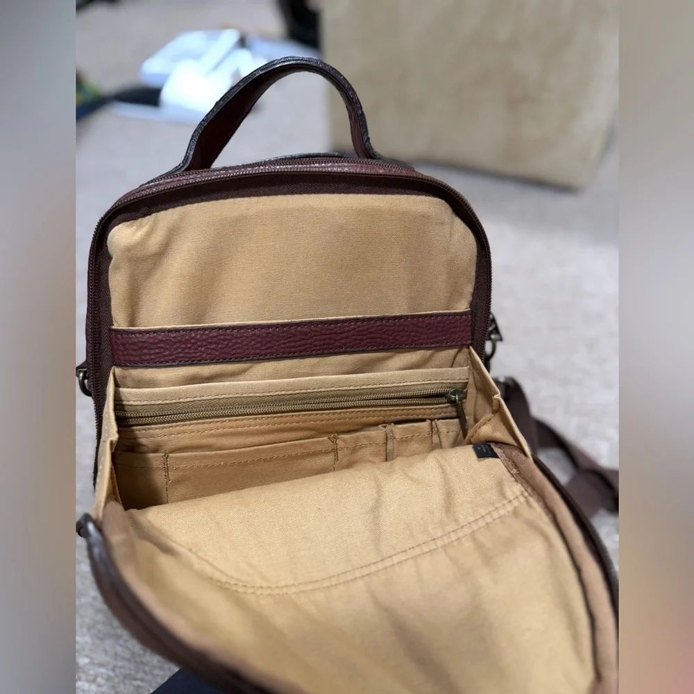 Duluth Trading Co Lifetime Leather travel bag, vintage EUC, collectible